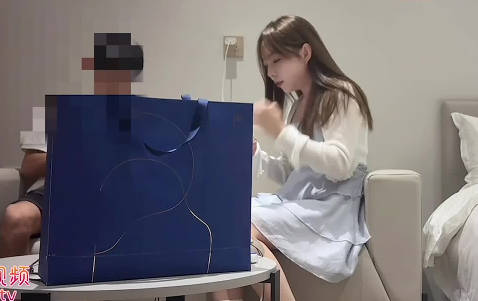 【草霉视频】原创 3000约的学生妹吻湿后再插入实在太享受