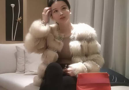 【成人头条】雀儿满天飞之气质少妇美甲店老板娘极品尤物蜂腰翘臀