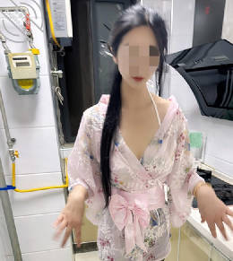 海角社区 姐姐穿骚睡衣等我下班