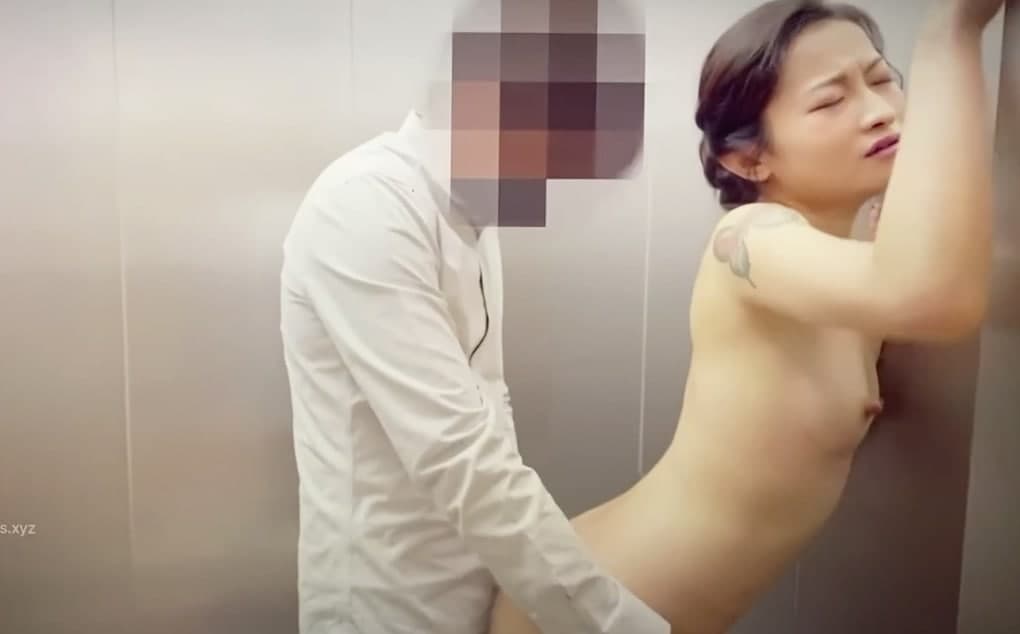 “客人，请上我”电梯小姐的至尊服务   