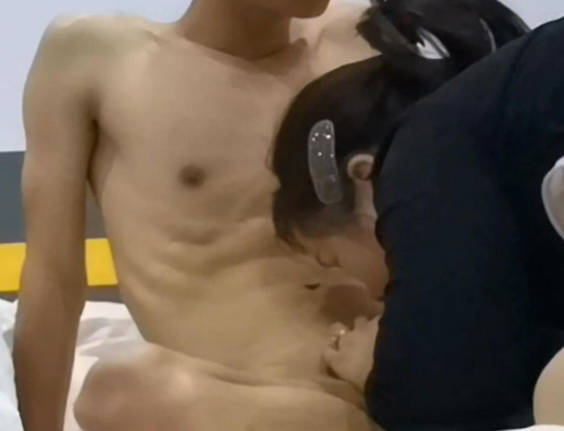 海角社区 第一次操老板娘露脸曝光骚货