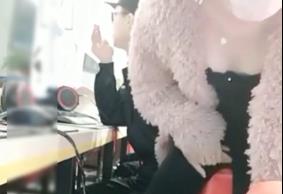 清纯女主播现场直播网吧勾引保安值班室啪啪 
