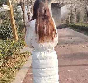 海角社区 偷约嫂子去公园