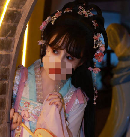 海角社区 亲妹妹穿着汉服的样子让我鸡巴梆硬