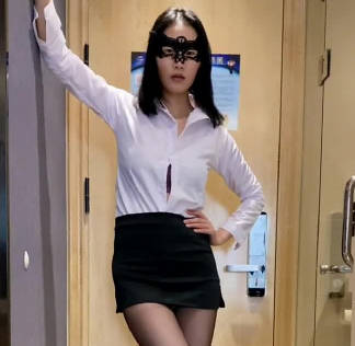 不要玩游戏了来玩黑丝御姐・【斯文禽兽】