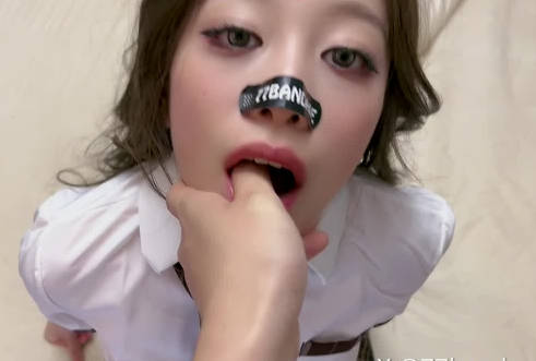 无套探妹妹的嫩穴-创可贴