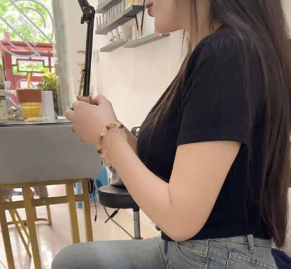 海角社区 美容店里强上翘臀老板娘