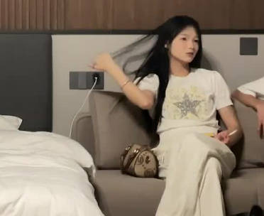 杏吧原创 约了一个18岁只有88斤的大花腿妹妹-欧阳克