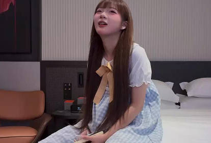 杏吧 今天约的第一个卡哇伊死鱼妹子还没放进去就喊疼-曹长卿