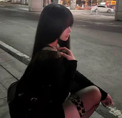 海角社区 痴汉尾随美女强操至高潮后竟被她老公发现暴打