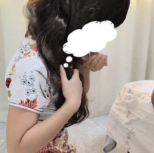 海角社区 妈妈手里捧着儿子射在嘴里流出的精液看向倒头就睡的儿子后陷入深思